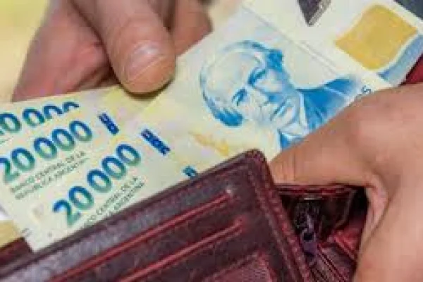 Salario mínimo: el Gobierno fijó aumentos escalonados
