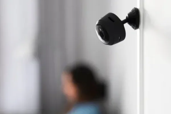 Nuevas pruebas en el caso de cámaras ocultas: secuestran más de 200 CDs y equipos electrónicos
