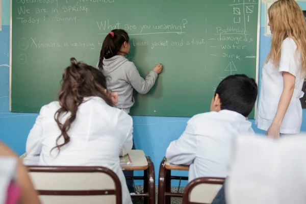 AMP exige $1.200.000 por cargo docente y convoca asamblea provincial