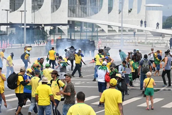 Ordenan extraditar a 5 brasileños condenados por intento de golpe a Lula