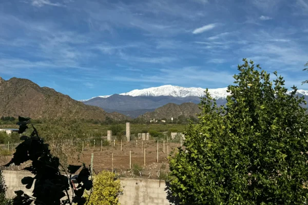 El cautivante Famatina sorprendió una vez más y amaneció nevado en diciembre