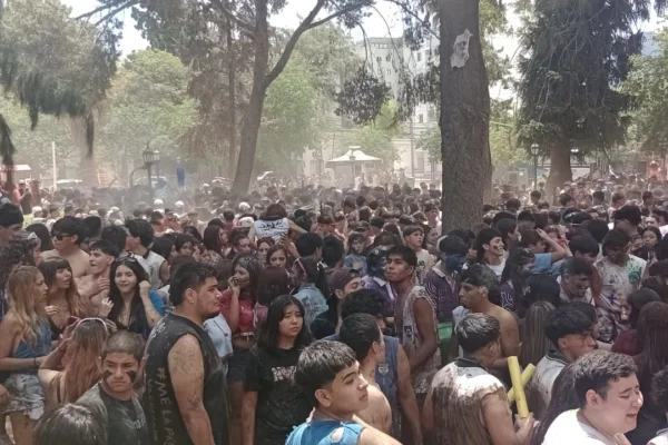 Estudiantes celebraron la tradicional barreada en Capital