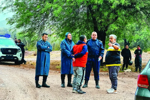 Caminos intransitables, crecidas de ríos y familias asistidas