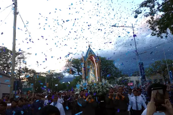 La Procesión de la Virgen del Valle recorre el centro de Catamarca