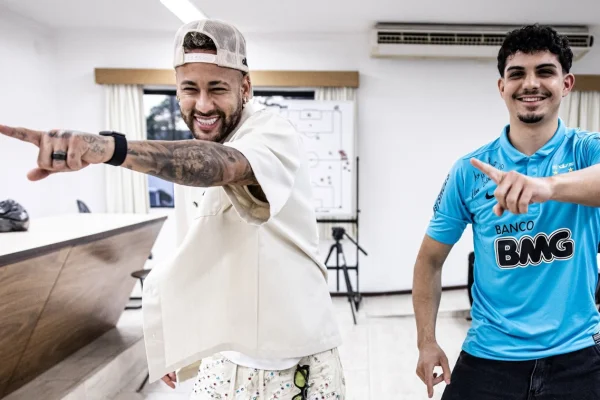 El tierno reencuentro de Neymar en Santos con Matheus, el niño con leucemia que le pidió un festejo en 2012