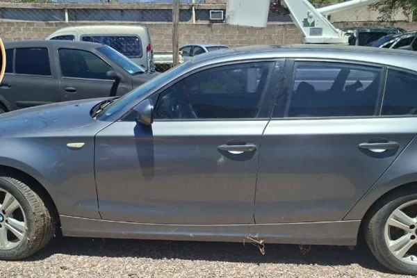 Investigaciones secuestró un flamante BMW tras un allanamiento