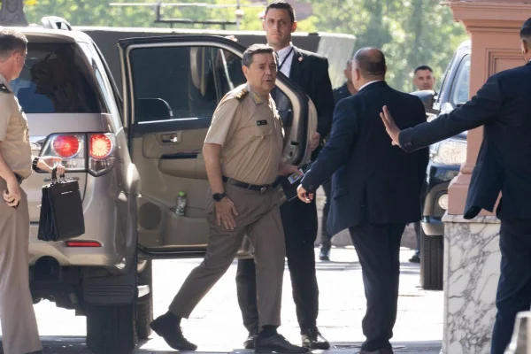 Javier Milei le tomó juramento al militar Carlos Presti como ministro de Defensa