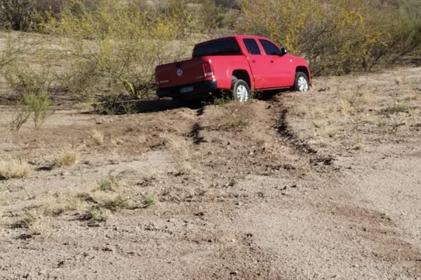 Manejaba alcoholizado, salió de la ruta y solo hubo daños materiales