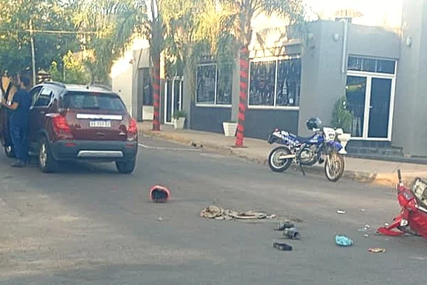 Un motociclista con heridas tras fuerte impacto con una camioneta