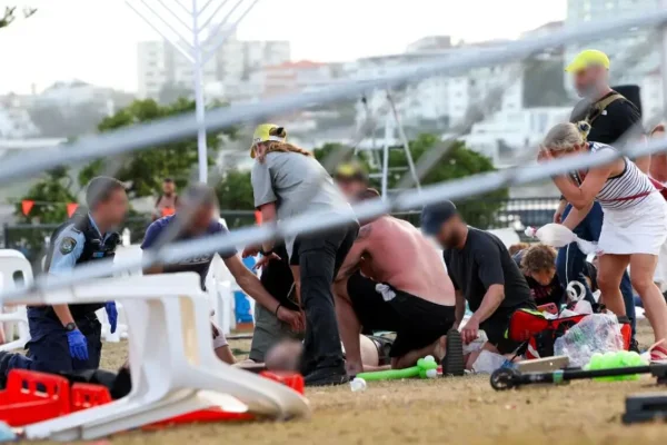 Tiroteo en una playa de Australia: dos hombres mataron a 11 personas durante una celebración judía
