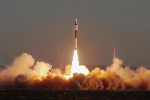 China lanzó al espacio el cohete Kuaizhou-11 con una nave experimental y un satélite