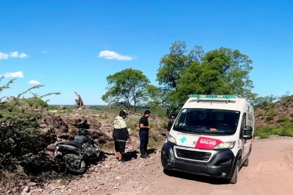 Tres personas se quedaron sin frenos en la moto y se estrellaron contra una paredón