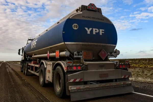 YPF anunció que bajará la nafta 2% en todo el país esta semana