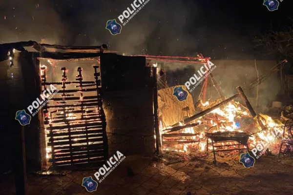 Incendio consumió un taller mecánico