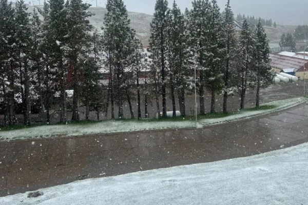 Sorpresa: nevó en Las Leñas a pocos días de que comience el verano