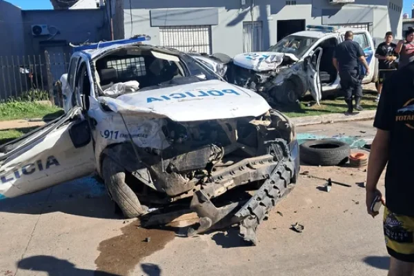 Brutal choque entre dos patrulleros en González Catán: cuatro policías heridos