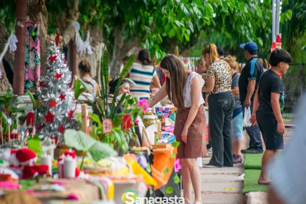 El intendente Sbíroli reconoció a emprendedores y feriantes
