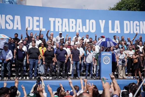 En la Plaza de Mayo, la CGT advirtió: 