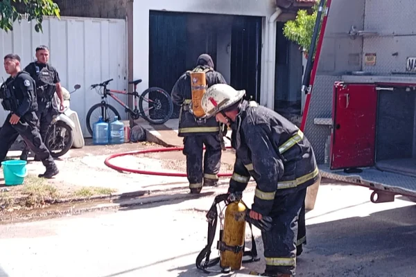 Incendio dejo serios daños en una casa del barrio la Florida