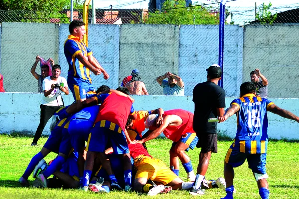 Fútbol: Defensores de la Boca ganó y avanzó en el Torneo Regional