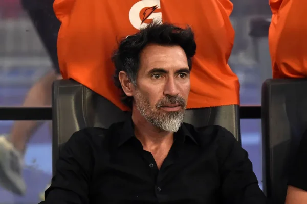 Eduardo Domínguez le metió presión a la dirigencia para renovar su contrato