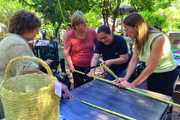 Dictaron curso en cestería tradicional para emprendedores