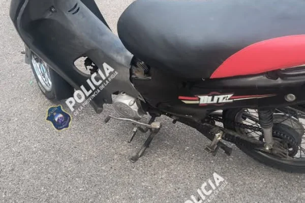 Una mujer abandonó una moto en la casa de una vecina y la Policía la secuestró