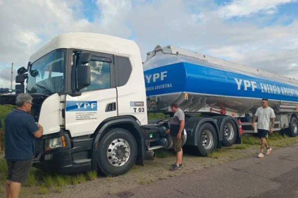 Chepes: un rayo dañó un camión de YPF en la Ruta Provincial N° 29