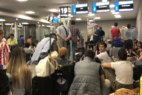 Caos en Aeroparque: vuelos suspendidos y demorados en la previa de Navidad