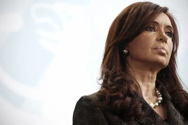 Cristina Kirchner seguirá internada, según se indica en el último parte médico oficial