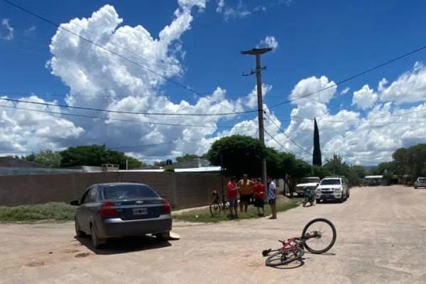 Ciclista quedó hospitalizado tras ser embestido por auto
