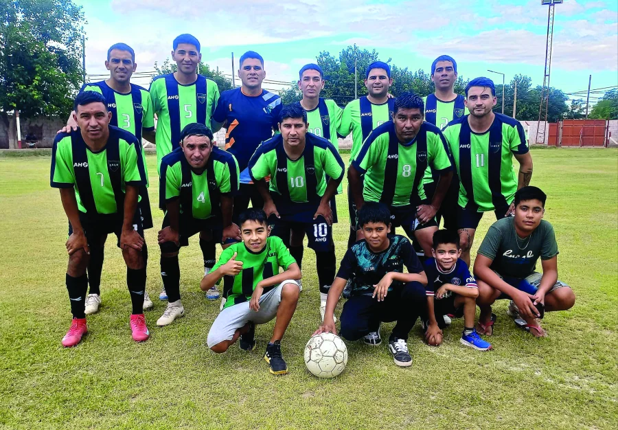 Los Olivares gole&oacute; a Palermo en el partido inaugural del certamen.
