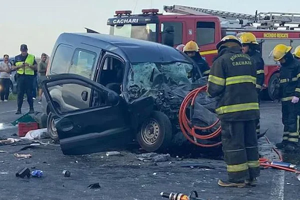 Chocaron dos camionetas de frente y murió una pareja
