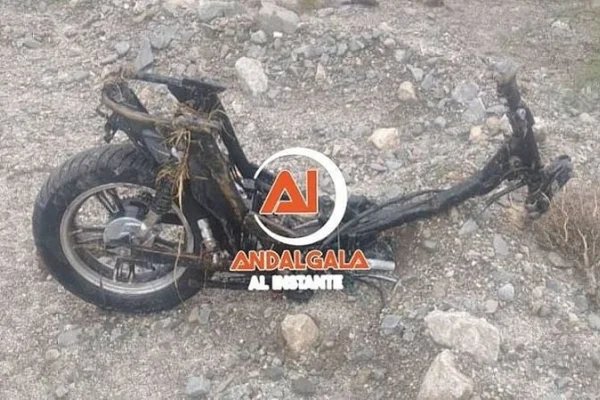 Motociclista se salvó de milagro tras ser arrastrado por la corriente de un Río