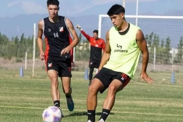 Agustín Gaitán renovó contrato con Deportivo Maipú