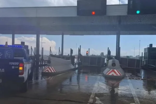 Temporal trágico en Córdoba: murió un trabajador del peaje al desprenderse una cabina