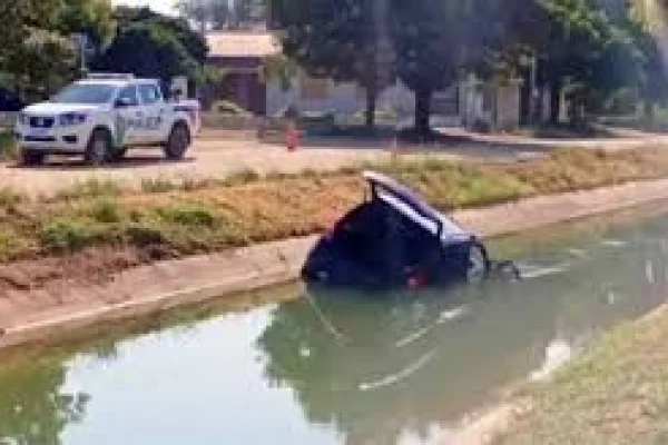 Río Negro: un bebé murió al quedar atrapado dentro de un auto tras un vuelco