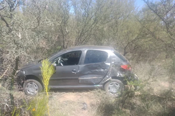 Ulapes: una mujer derrapó y terminó en la banquina sobre la Ruta Nacional 79