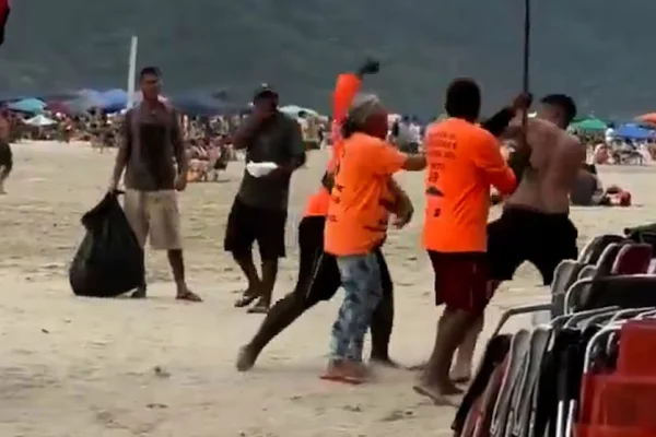 Un argentino fue atacado a palazos en una playa de Brasil: el video de la violenta escena y los motivos