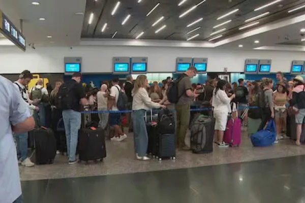 Caos en Aeroparque: a lo largo del día hubo más de 90 vuelos demorados y cuatro cancelados