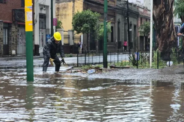 Temporal en Salta: inundaciones, granizo, voladura de techos y anegamiento en las calles