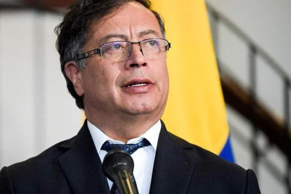 Petro denunció un ataque “con misiles” en Venezuela