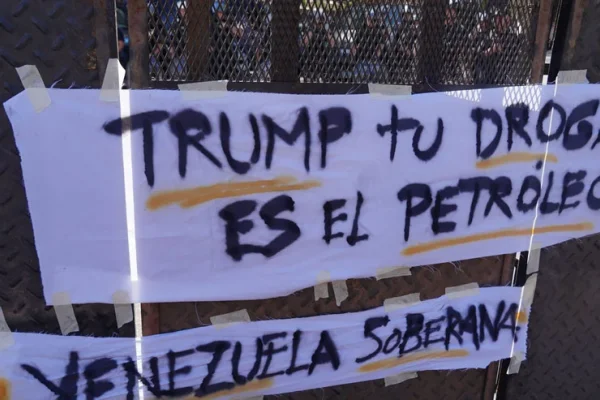 La izquierda se movilizó a la embajada de Estados Unidos contra captura de Maduro