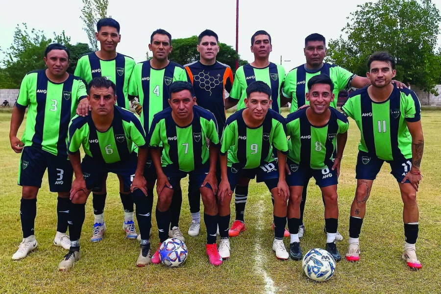 Los Olivares goleó y es puntero.