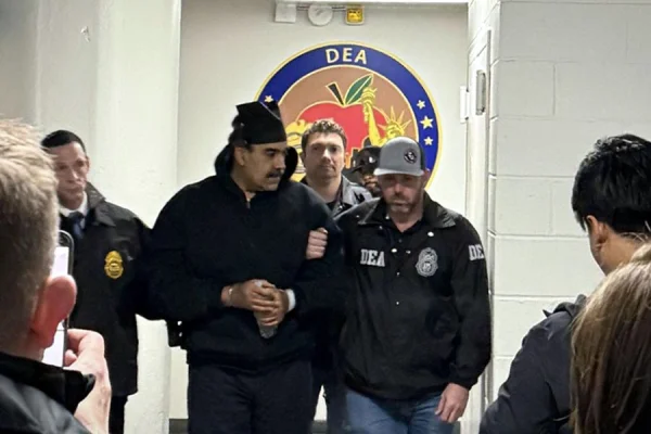Nicolás Maduro llegó a Estados Unidos, donde afrontará un proceso judicial