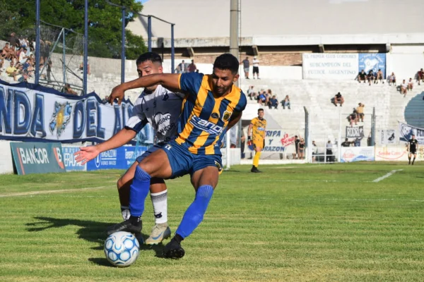 Defensores perdió en Córdoba, pero la serie quedó abierta