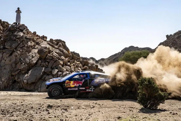 Dakar 2026: Ekström disfrutó la velocidad del Raptor y ganó el Prólogo en coches