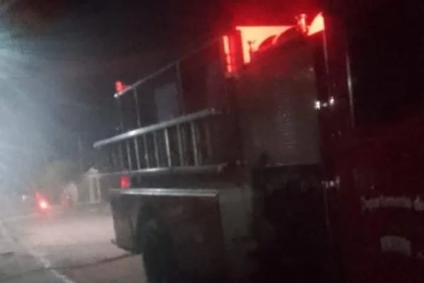 Una familia pide ayuda tras perder su casa en un incendio