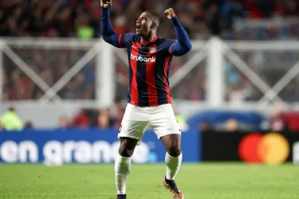Romaña se bajó de la pretemporada y presiona para salir de San Lorenzo