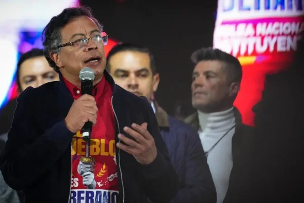 Petro convoca a marchar para defender la soberanía de Colombia tras las amenazas de EE. UU.